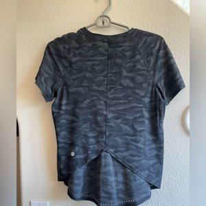 Lululemon workout shirt